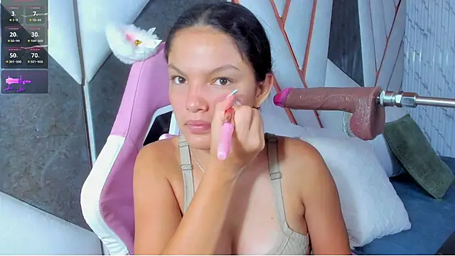 Snapshot of isa_kolins chatting on June 1, 12:18 pm isa kolins online show from June 1, 12:18 pm