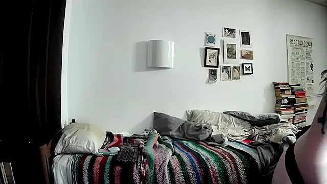 lucielark online show from February 4, 7:40 am