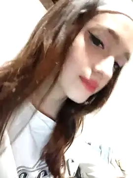 Snapshot of dieciochoyundia chatting on March 19, 3:21 am dieciochoyundia online show from March 19, 3:21 am