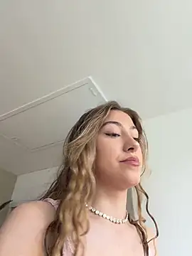 Snapshot of romyxxs chatting on May 14, 10:22 am romyxxs online show from May 14, 10:22 am