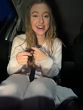 Snapshot of romyxxs chatting on May 15, 8:16 pm romyxxs online show from May 15, 8:16 pm