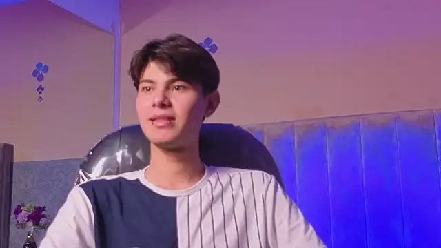 Snapshot of Derek_Sinn chatting on March 3, 7:53 pm Derek Sinn online show from March 3, 7:53 pm