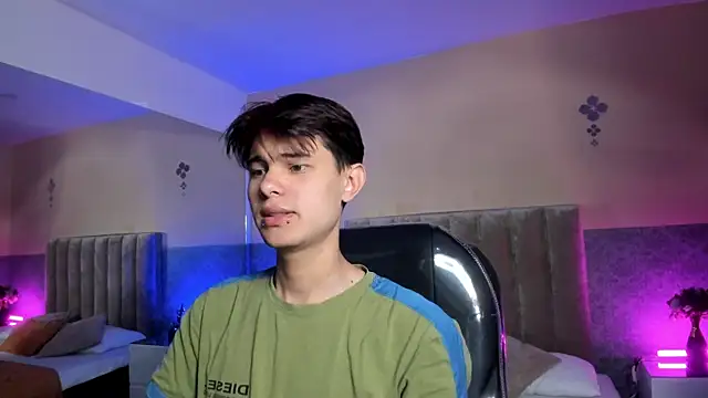 Derek Sinn online show from April 22, 8:10 pm