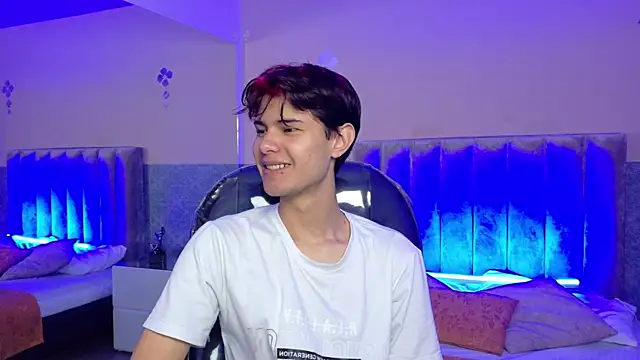 Derek Sinn online show from June 4, 8:15 pm