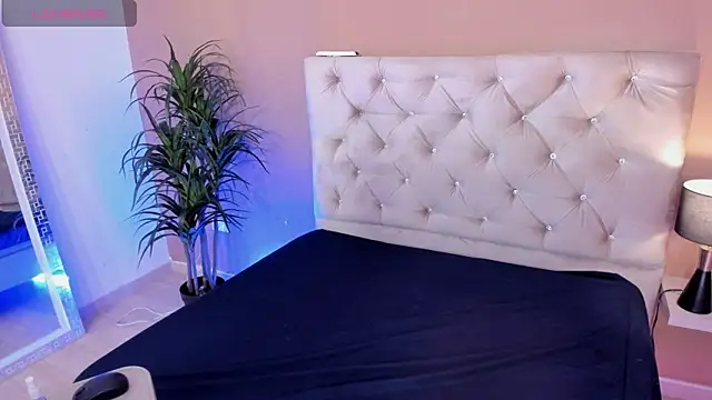 Valenvega  online show from April 18, 12:42 pm