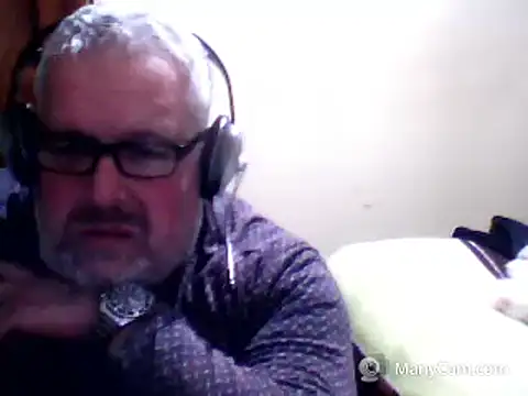 Snapshot of swichcassanesi chatting on April 25, 7:44 pm swichcassanesi online show from April 25, 7:44 pm
