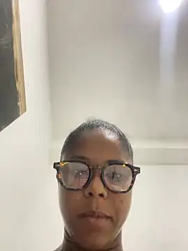 Snapshot of LIA_PARKERR chatting on May 24, 2:27 am LIA PARKERR online show from May 24, 2:27 am