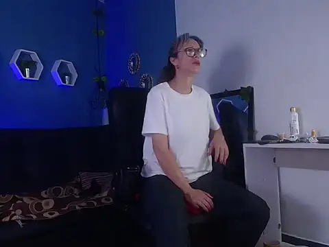 laurasofia45 online show from March 1, 10:23 pm