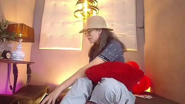 laurasofia45 online show from March 7, 1:24 am