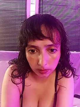 Snapshot of Eva_Err chatting on May 4, 10:39 pm Eva Err online show from May 4, 10:39 pm