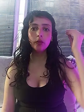 Snapshot of Eva_Err chatting on May 15, 10:17 pm Eva Err online show from May 15, 10:17 pm
