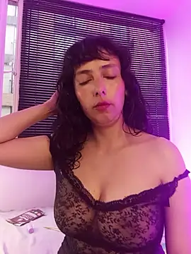 Snapshot of Eva_Err chatting on June 9, 10:32 pm Eva Err online show from June 9, 10:32 pm