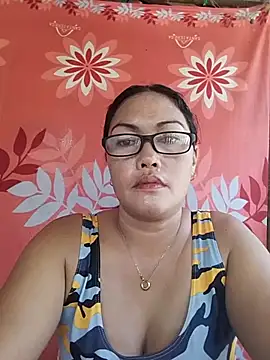 Snapshot of sexymom_siovie chatting on May 22, 4:41 am sexymom siovie online show from May 22, 4:41 am