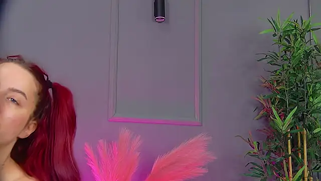 CrystalRedd online show from April 4, 4:00 am