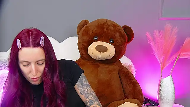 CrystalRedd online show from April 15, 4:30 am