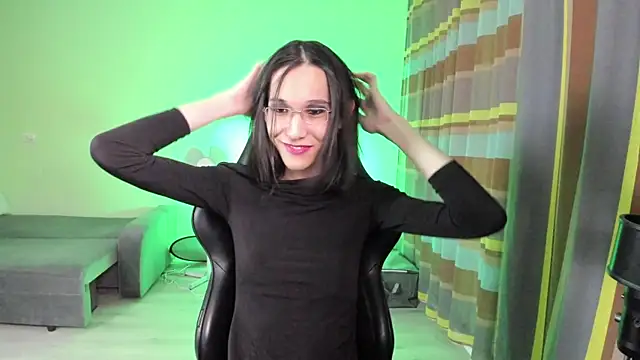 Snapshot of alison_marlowe chatting on April 4, 9:56 pm alison marlowe online show from April 4, 9:56 pm