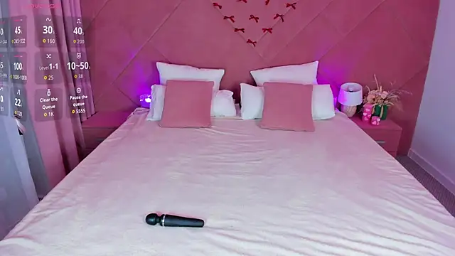 Stella Lee online show from April 21, 11:40 pm