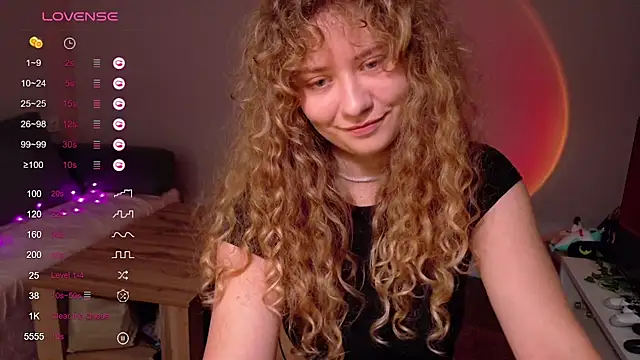 Snapshot of Milounee chatting on June 20, 8:17 am Milounee online show from June 20, 8:17 am