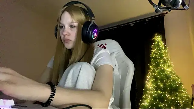 axin burnell online show from February 6, 5:49 pm