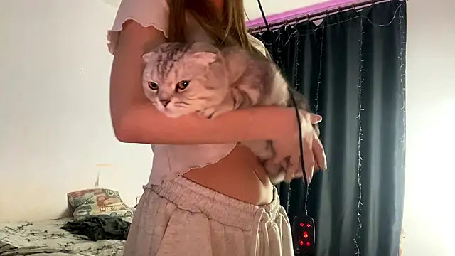 axin burnell online show from April 18, 7:58 pm