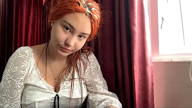 Snapshot of LuxureMia chatting on March 8, 5:22 am LuxureMia online show from March 8, 5:22 am