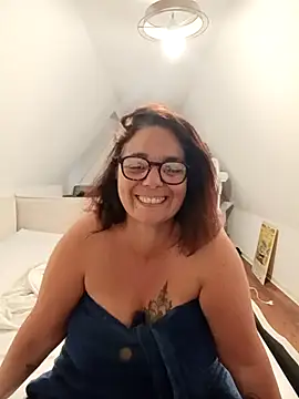 pulpeuse64 online show from April 10, 6:45 pm