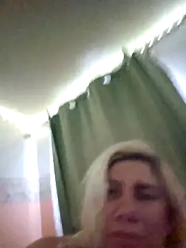 Snapshot of Icequeen1981 chatting on March 13, 6:14 pm Icequeen1981 online show from March 13, 6:14 pm