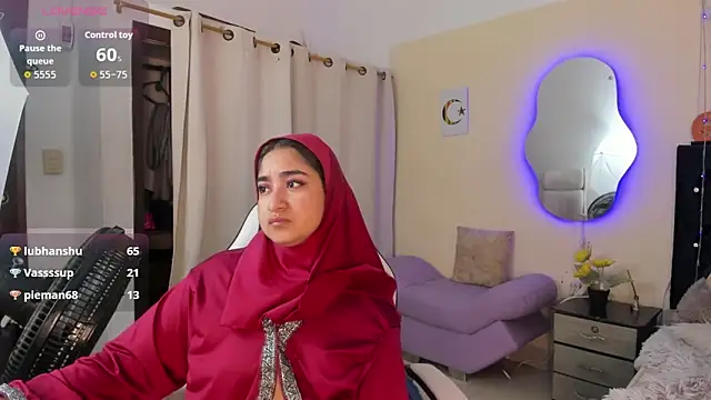 SamiraAwada online show from April 16, 9:39 pm