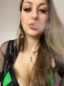 Alyxra online show from April 11, 7:45 am