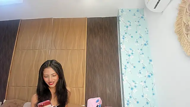 AlisHoward online show from April 23, 6:21 pm