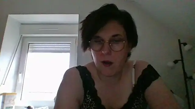 OIseauNoir88 online show from March 22, 8:51 am