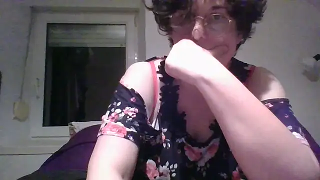 OIseauNoir88 online show from April 4, 7:33 pm