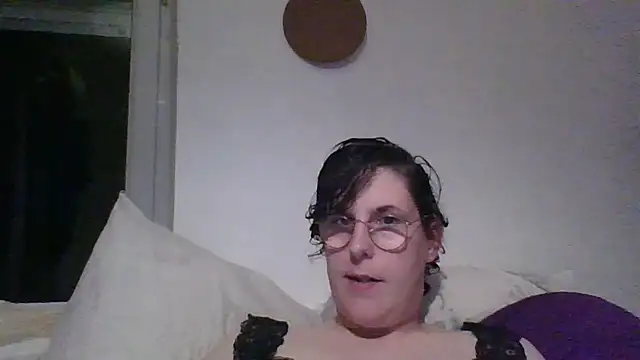 OIseauNoir88 online show from April 10, 7:51 pm