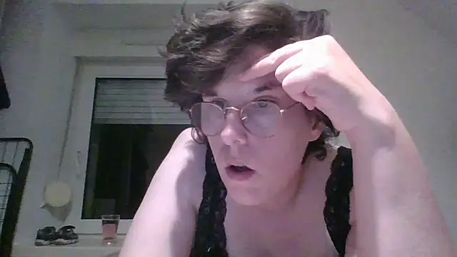 OIseauNoir88 online show from April 15, 7:43 pm