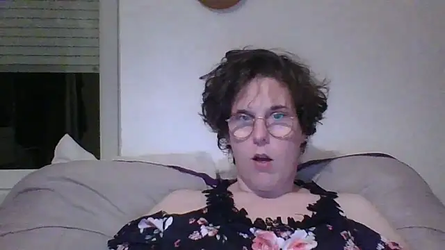 OIseauNoir88 online show from April 22, 7:59 pm