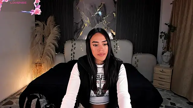 Snapshot of JazminRusso_ chatting on June 8, 6:47 am JazminRusso online show from June 8, 6:47 am