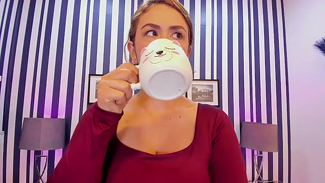 TherezaLarson online show from April 17, 11:57 am