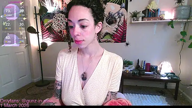 Snapshot of gunzinrose chatting on March 1, 5:04 pm gunzinrose online show from March 1, 5:04 pm