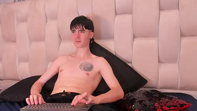 Lio      online show from March 5, 4:30 am