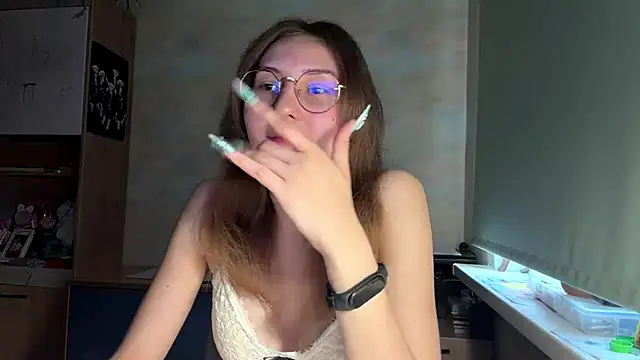 Miaaa Moon online show from June 9, 4:29 pm