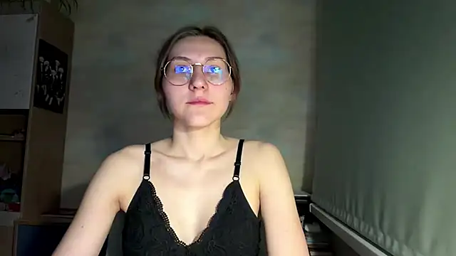 Miaaa Moon online show from June 21, 8:33 pm