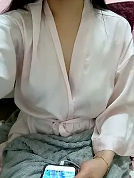 Snapshot of Luna-Luna69 chatting on February 7, 7:06 pm Luna-Luna69 online show from February 7, 7:06 pm