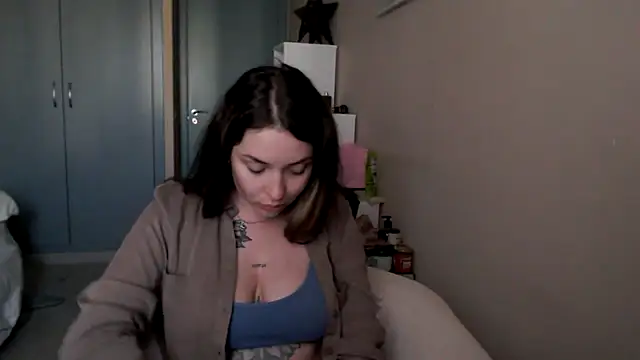 JuliaGraceOF online show from February 21, 6:20 pm