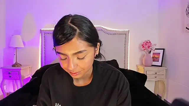 nia-malkova online show from March 27, 11:43 am