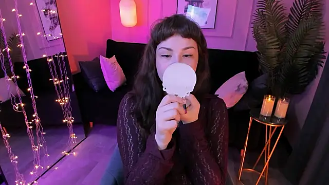 Maykinkya online show from February 3, 2:44 pm