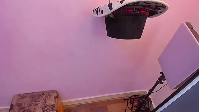 lil miia online show from February 24, 7:12 pm