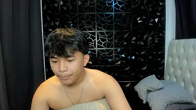 Snapshot of xlovercutietwink chatting on April 6, 4:32 am xlovercutietwink online show from April 6, 4:32 am