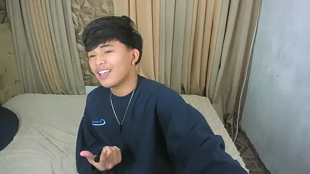 Snapshot of xlovercutietwink chatting on April 14, 4:35 pm xlovercutietwink online show from April 14, 4:35 pm