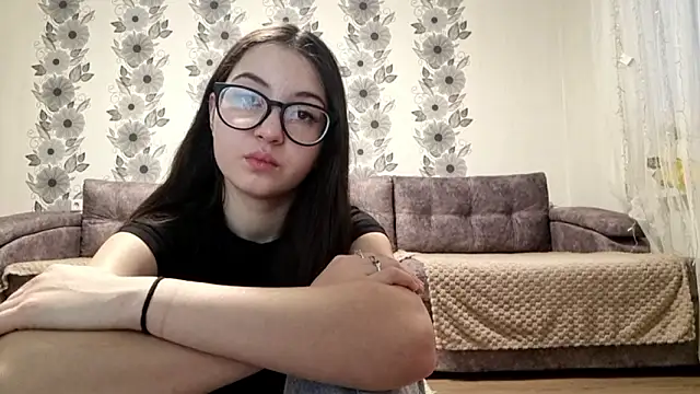 Snapshot of ZyntraLoom chatting on February 8, 1:25 pm ZyntraLoom online show from February 8, 1:25 pm