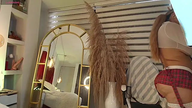 NahomiRoss online show from April 18, 12:42 pm